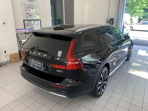 2023 Volvo V60 Cross Country B5 Ultimate