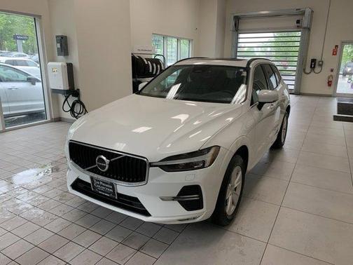 2022 Volvo XC60 B5 Momentum
