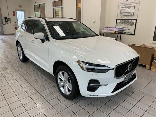 2022 Volvo XC60 B5 Momentum