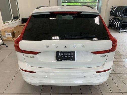 2022 Volvo XC60 B5 Momentum