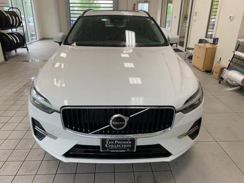 2022 Volvo XC60 B5 Momentum