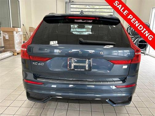 2023 Volvo XC60 Recharge Plug-In Hybrid T8 Ultimate Dark Theme