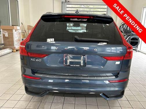 2023 Volvo XC60 Recharge Plug-In Hybrid T8 Ultimate Dark Theme