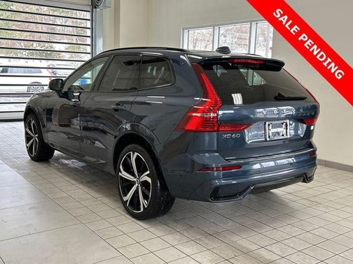 2023 Volvo XC60 Recharge Plug-In Hybrid T8 Ultimate Dark Theme