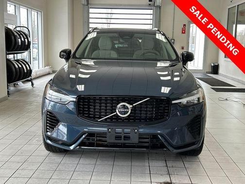 2023 Volvo XC60 Recharge Plug-In Hybrid T8 Ultimate Dark Theme