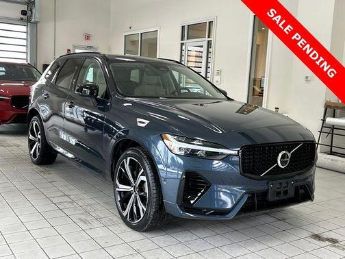 2023 Volvo XC60 Recharge Plug-In Hybrid T8 Ultimate Dark Theme