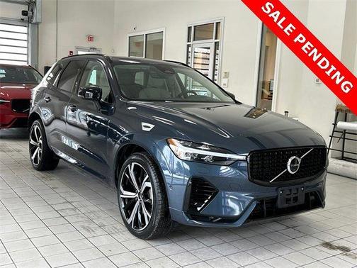 2023 Volvo XC60 Recharge Plug-In Hybrid T8 Ultimate Dark Theme