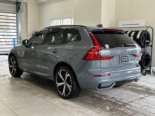 2023 Volvo XC60 B6 Ultimate Dark Theme