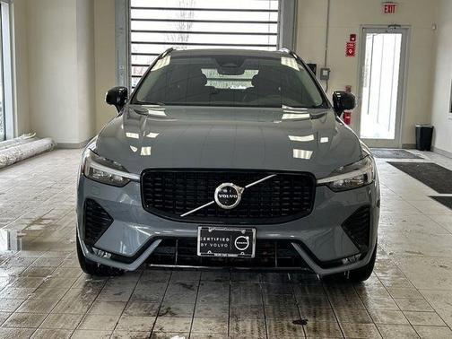 2023 Volvo XC60 B6 Ultimate Dark Theme