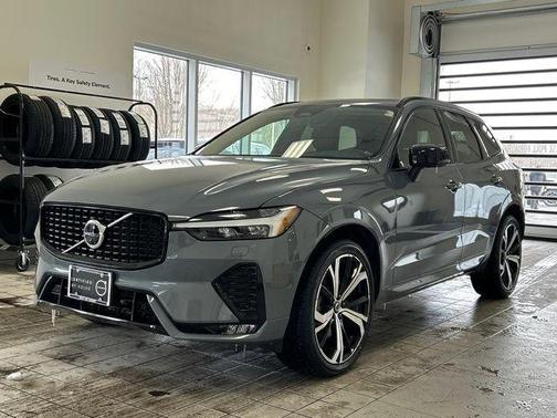2023 Volvo XC60 B6 Ultimate Dark Theme