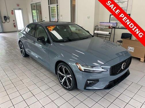 2024 Volvo S60 B5 Plus Dark Theme