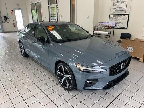 2024 Volvo S60 B5 Plus Dark Theme
