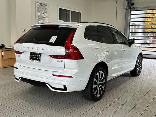 2025 Volvo XC60 B5 Plus