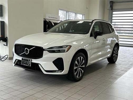 2025 Volvo XC60 B5 Plus