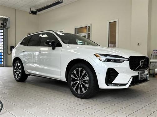 2025 Volvo XC60 B5 Plus