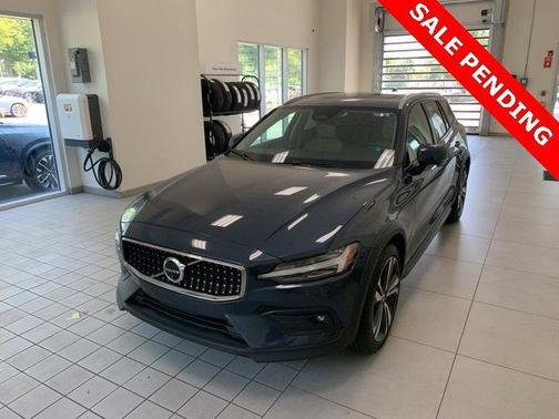 2024 Volvo V60 Cross Country B5 Plus