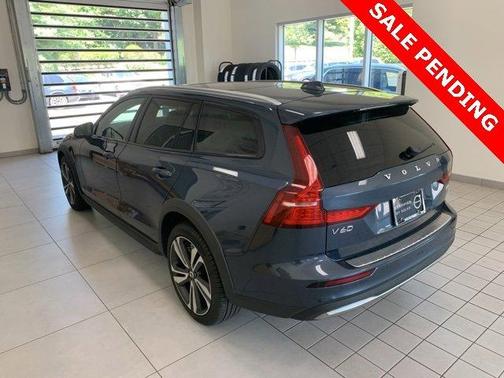 2024 Volvo V60 Cross Country B5 Plus
