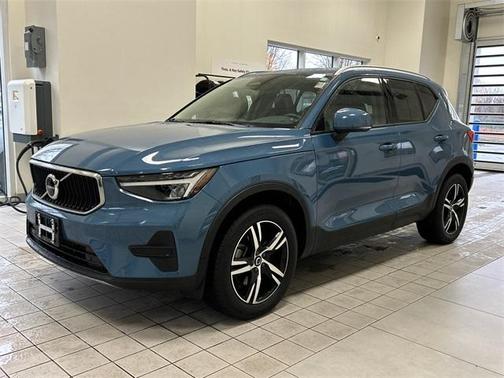 2023 Volvo XC40 B5 Core