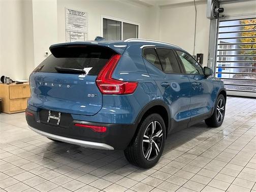2023 Volvo XC40 B5 Core