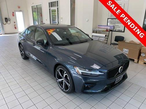 2024 Volvo S60 B5 Plus Dark Theme