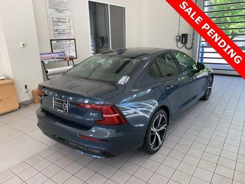 2024 Volvo S60 B5 Plus Dark Theme