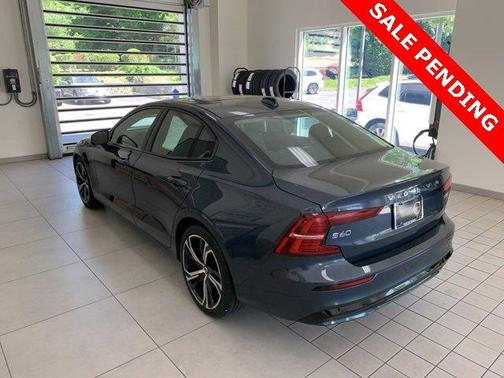 2024 Volvo S60 B5 Plus Dark Theme