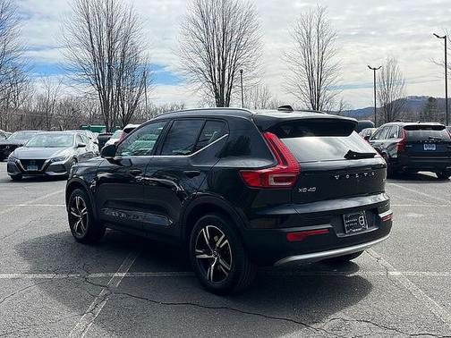 2025 Volvo XC40 Core