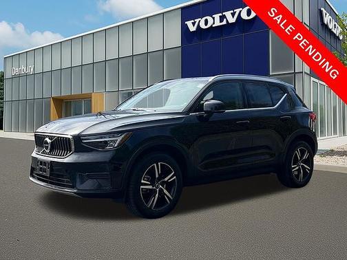Onyx Black 2025 Volvo XC40 Core