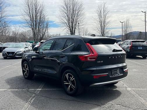 Onyx Black 2025 Volvo XC40 Core