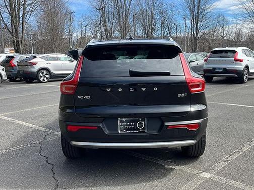 Onyx Black 2025 Volvo XC40 Core