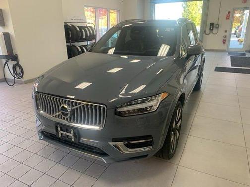 2023 Volvo XC90 Recharge Plug-In Hybrid T8 Ultimate Bright Theme 7-Seater