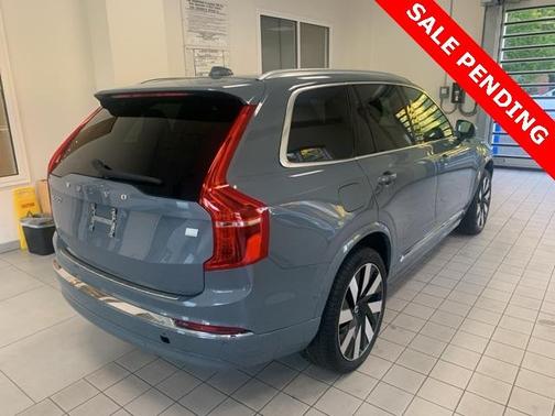2023 Volvo XC90 Recharge Plug-In Hybrid T8 Ultimate Bright Theme 7-Seater