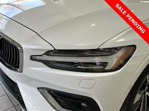 2023 Volvo S60 B5 Ultimate Bright Theme