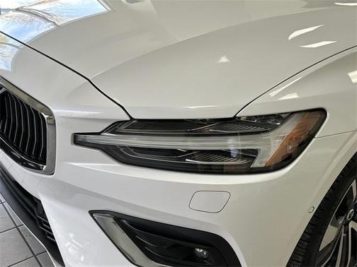 2023 Volvo S60 B5 Ultimate Bright Theme