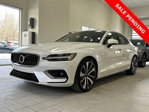 2023 Volvo S60 B5 Ultimate Bright Theme