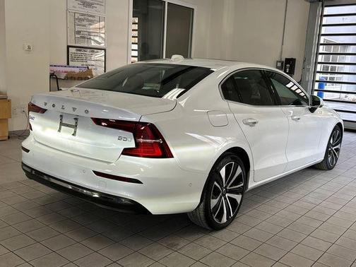 2023 Volvo S60 B5 Ultimate Bright Theme