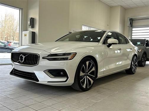 2023 Volvo S60 B5 Ultimate Bright Theme