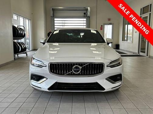 2023 Volvo S60 B5 Ultimate Bright Theme