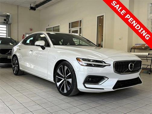 2023 Volvo S60 B5 Ultimate Bright Theme