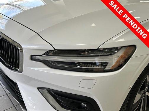 2023 Volvo S60 B5 Ultimate Bright Theme