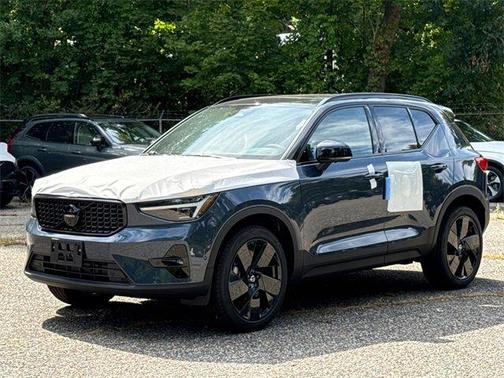 2026 Volvo XC40 B5 Ultra Black Edition