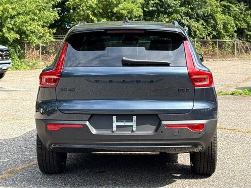 2026 Volvo XC40 B5 Ultra Black Edition