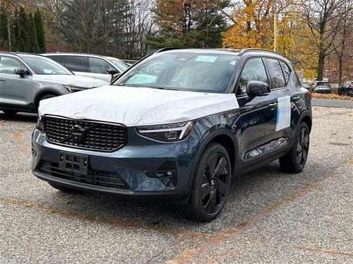 2026 Volvo XC40 B5 Ultra Black Edition