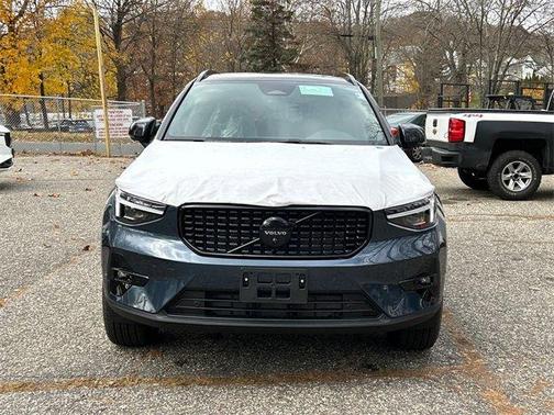 2026 Volvo XC40 B5 Ultra Black Edition
