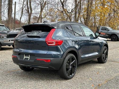 2026 Volvo XC40 B5 Ultra Black Edition