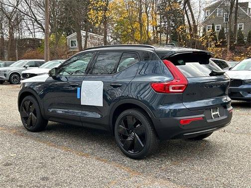 2026 Volvo XC40 B5 Ultra Black Edition