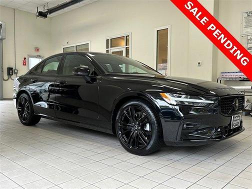 2024 Volvo S60 B5 Plus Black Edition