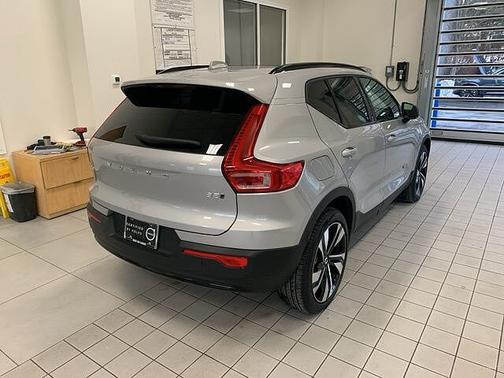 2025 Volvo XC40 Plus