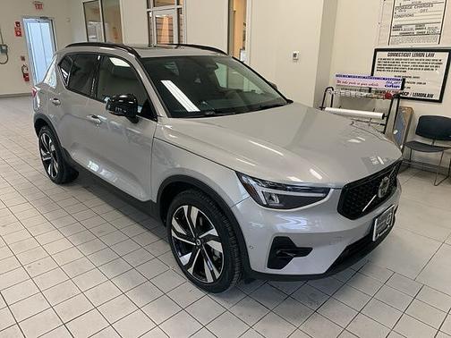 2025 Volvo XC40 Plus