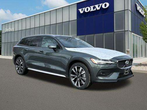 2026 Volvo V60 Cross Country B5 Ultra